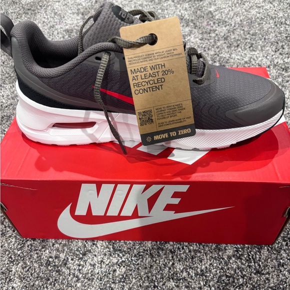 Nike Men’s Air Max Nuaxis size 10.5 M red & grey NWT - Picture 3 of 5